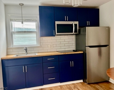 8 Newton Ave - Photo Thumbnail 1
