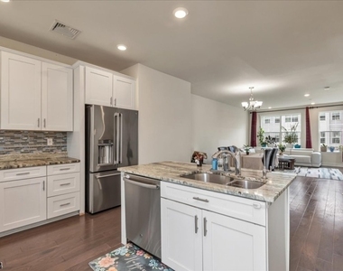 309 Saratoga Ct - Photo Thumbnail 11