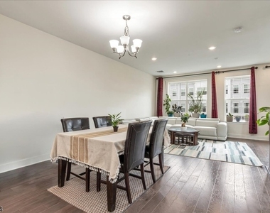309 Saratoga Ct - Photo Thumbnail 14
