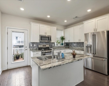 309 Saratoga Ct - Photo Thumbnail 8