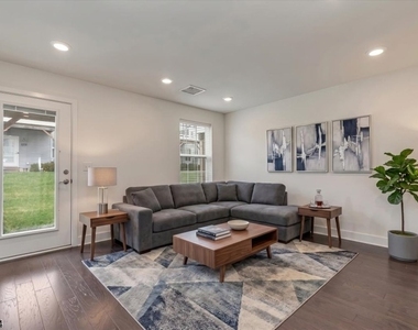 309 Saratoga Ct - Photo Thumbnail 3