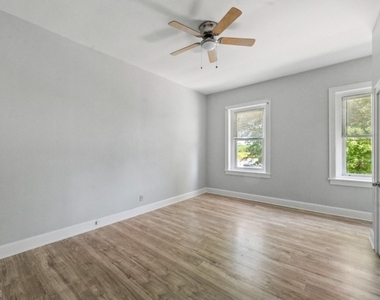 107 Macarthur Ave - Photo Thumbnail 5