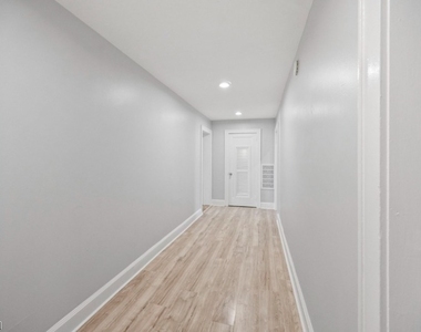 107 Macarthur Ave - Photo Thumbnail 7