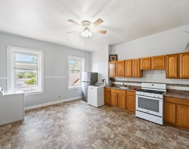 107 Macarthur Ave - Photo Thumbnail 3