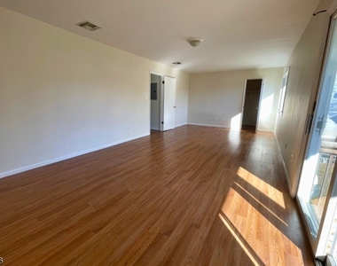 306 Lake Shore South - Photo Thumbnail 7