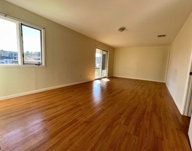 306 Lake Shore South - Photo Thumbnail 5
