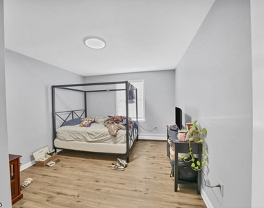 137 Belvidere Ave - Photo Thumbnail 4