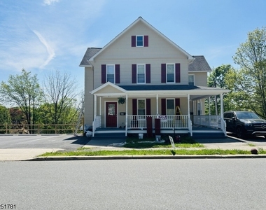 48 Unionville Ave - Photo Thumbnail 3