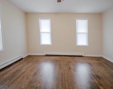 48 Unionville Ave - Photo Thumbnail 1