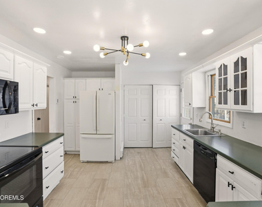 1033 Birmingham Avenue - Photo Thumbnail 13