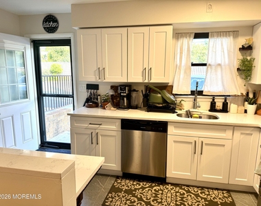 321 Spring Street - Photo Thumbnail 4