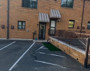 321 Spring Street - Photo Thumbnail 18