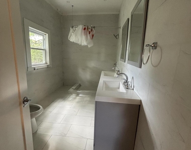 64 Hollywood Avenue - Photo Thumbnail 22