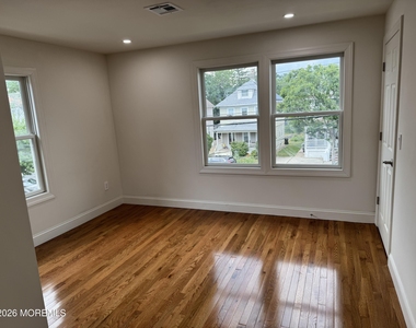 13 Locust Avenue - Photo Thumbnail 11