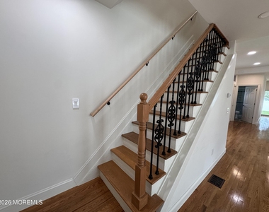13 Locust Avenue - Photo Thumbnail 10