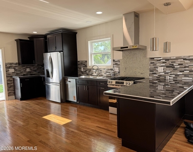 13 Locust Avenue - Photo Thumbnail 8