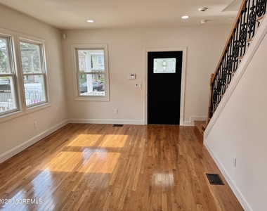13 Locust Avenue - Photo Thumbnail 2