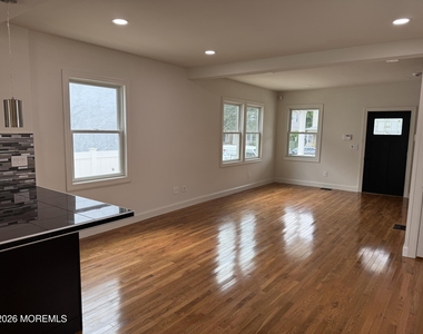 13 Locust Avenue - Photo Thumbnail 7