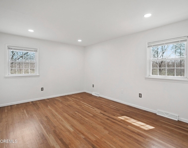 10 Monroe Court - Photo Thumbnail 27
