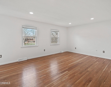 10 Monroe Court - Photo Thumbnail 21