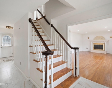 10 Monroe Court - Photo Thumbnail 5