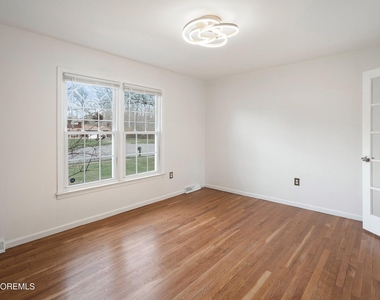 10 Monroe Court - Photo Thumbnail 9