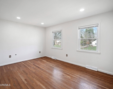 10 Monroe Court - Photo Thumbnail 28