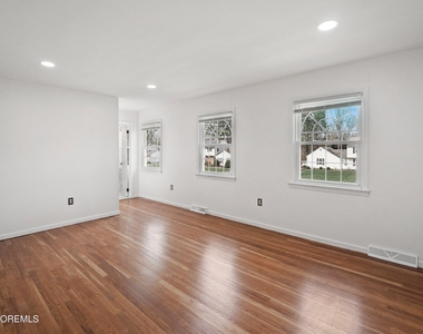 10 Monroe Court - Photo Thumbnail 22