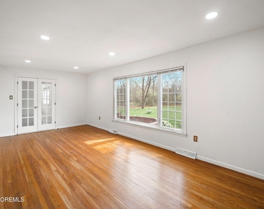 10 Monroe Court - Photo Thumbnail 17