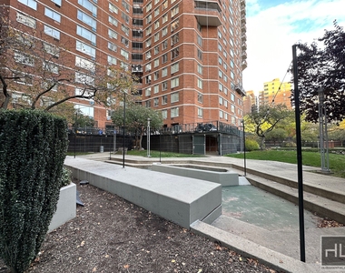 2nd Avenue - Photo Thumbnail 3