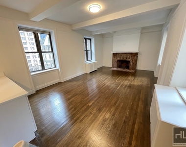 West 55 Street - Photo Thumbnail 2