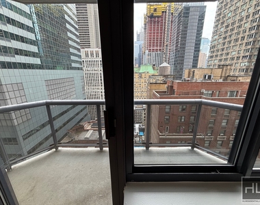 West 48th Street - Photo Thumbnail 6