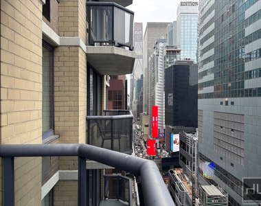 West 48th Street - Photo Thumbnail 8