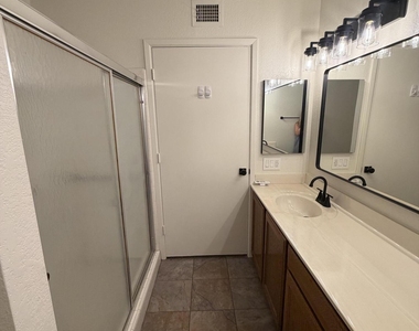 8625 E Belleview Place - Photo Thumbnail 20