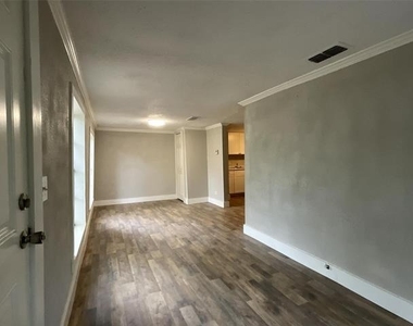 560 Athens Street - Photo Thumbnail 3