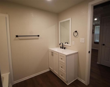213 N Waldrip - Photo Thumbnail 13