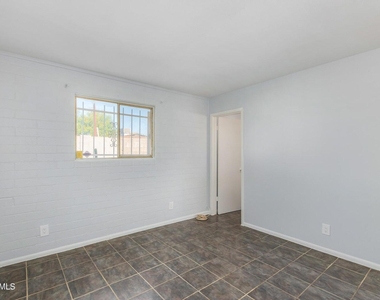 2226 W Heatherbrae Drive - Photo Thumbnail 10