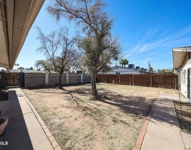 2226 W Heatherbrae Drive - Photo Thumbnail 1