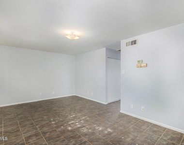 2226 W Heatherbrae Drive - Photo Thumbnail 6