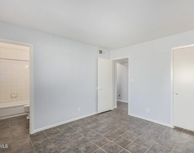 2226 W Heatherbrae Drive - Photo Thumbnail 11