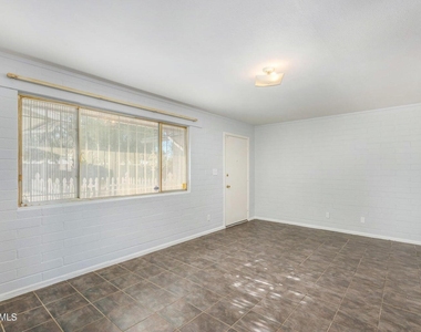 2226 W Heatherbrae Drive - Photo Thumbnail 4