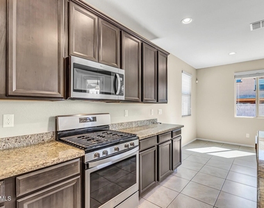 5429 W Lydia Lane - Photo Thumbnail 9