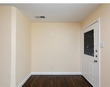 2610 Michigan Avenue - Photo Thumbnail 4