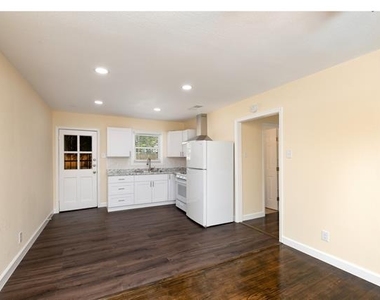 2610 Michigan Avenue - Photo Thumbnail 6