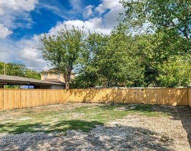 2610 Michigan Avenue - Photo Thumbnail 18