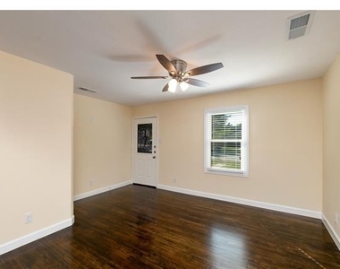 2610 Michigan Avenue - Photo Thumbnail 5