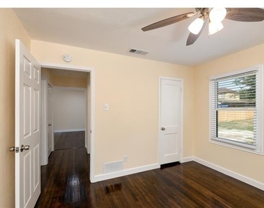 2610 Michigan Avenue - Photo Thumbnail 10