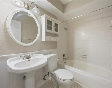 2413 Village Green Drive - Photo Thumbnail 15
