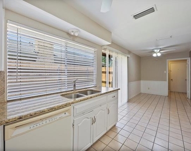 2413 Village Green Drive - Photo Thumbnail 7