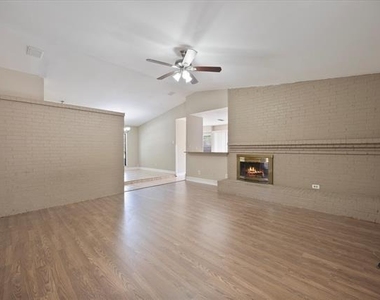2413 Village Green Drive - Photo Thumbnail 5